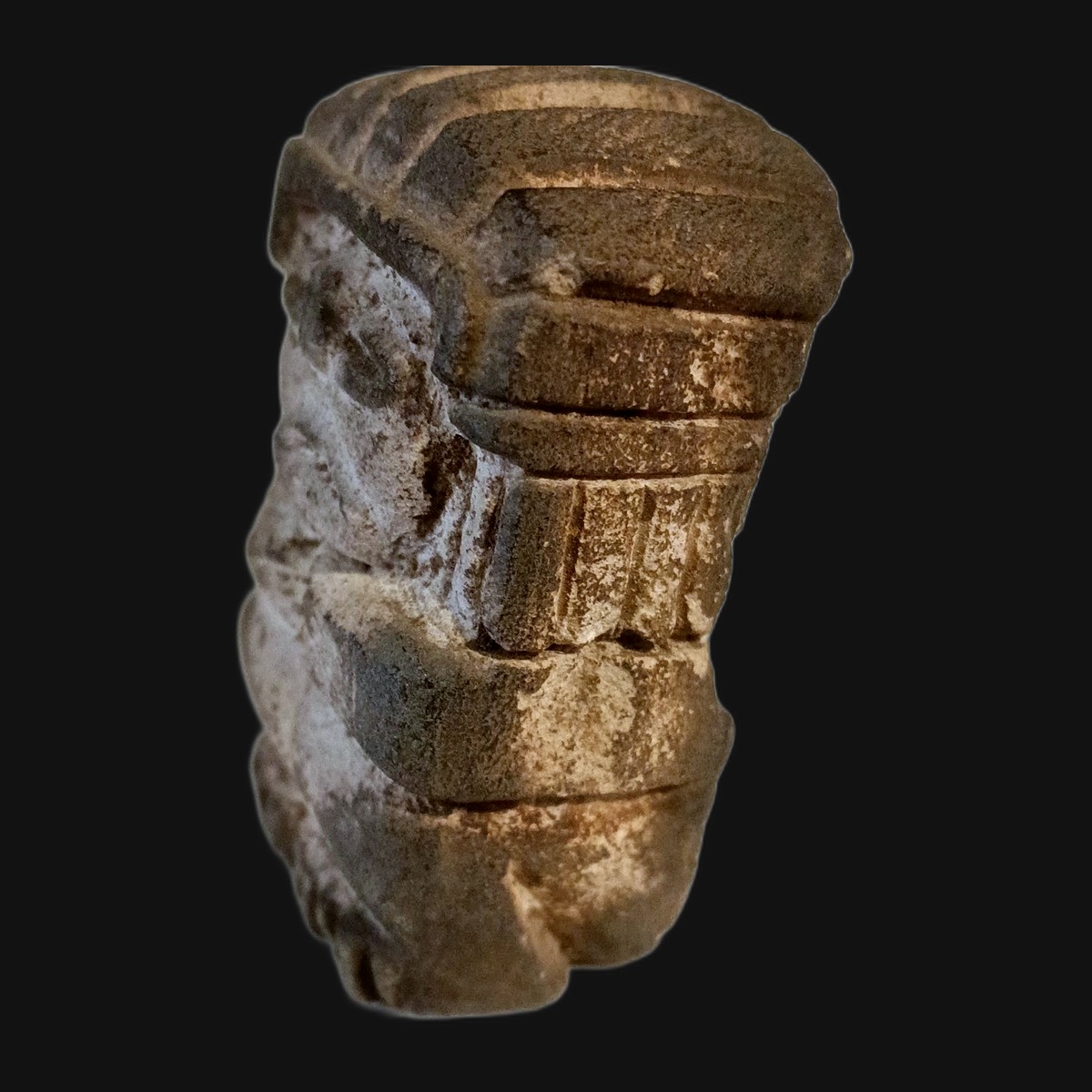 Estatueta em pedra, figura humana em estilo pré-colombiano - Image 7