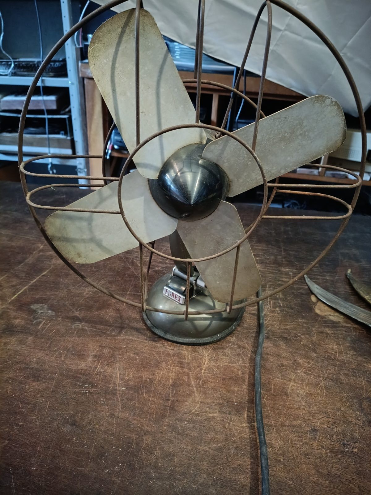 Ventilador de mesa metálico ERRES