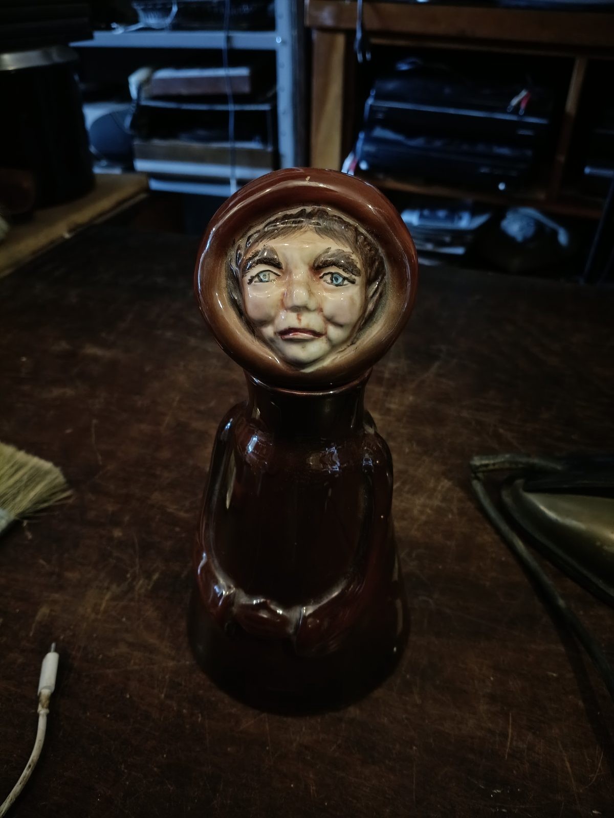 Garrafa/Decanter figurativo de monge com tampa em forma de cabeça